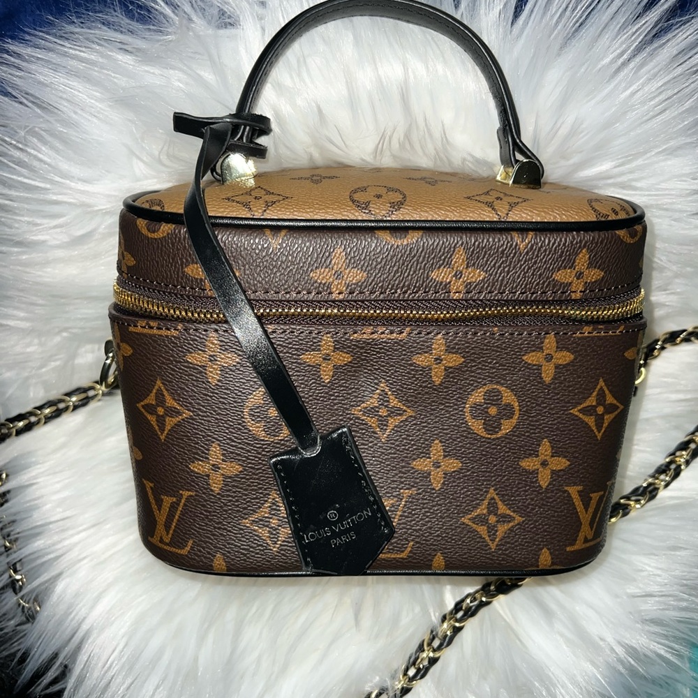 Cosmetic vanity purse bag